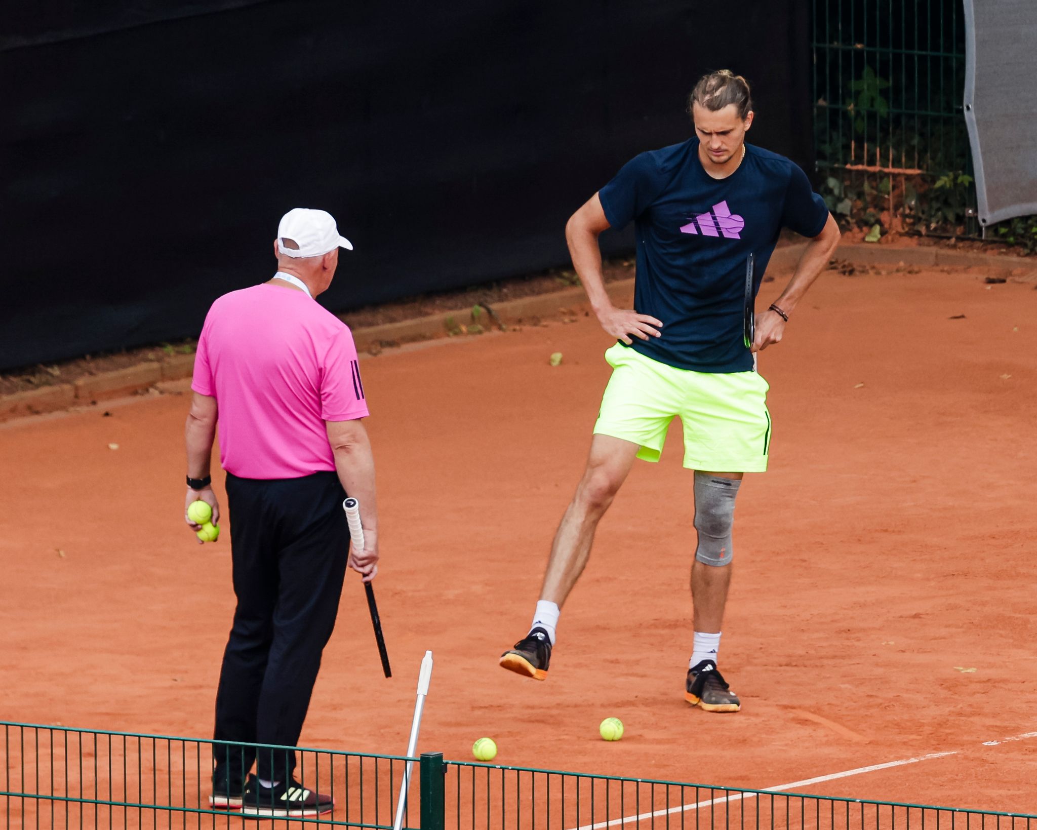 Knie hält: Zverev souverän ins Halbfinale in Hamburg