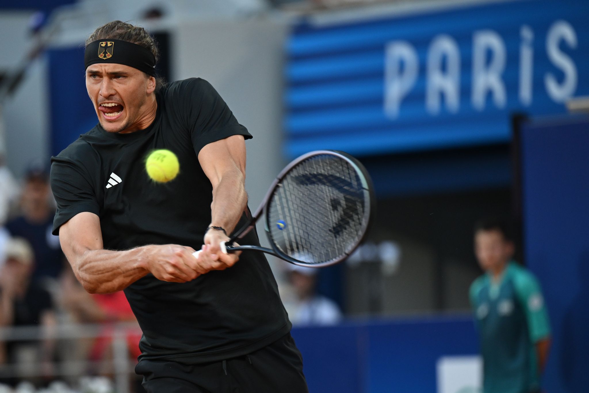 Zverev startet mit souveränem Auftaktsieg in Paris,Tempo und Breaks bringen klaren Sieg gegen Munar.