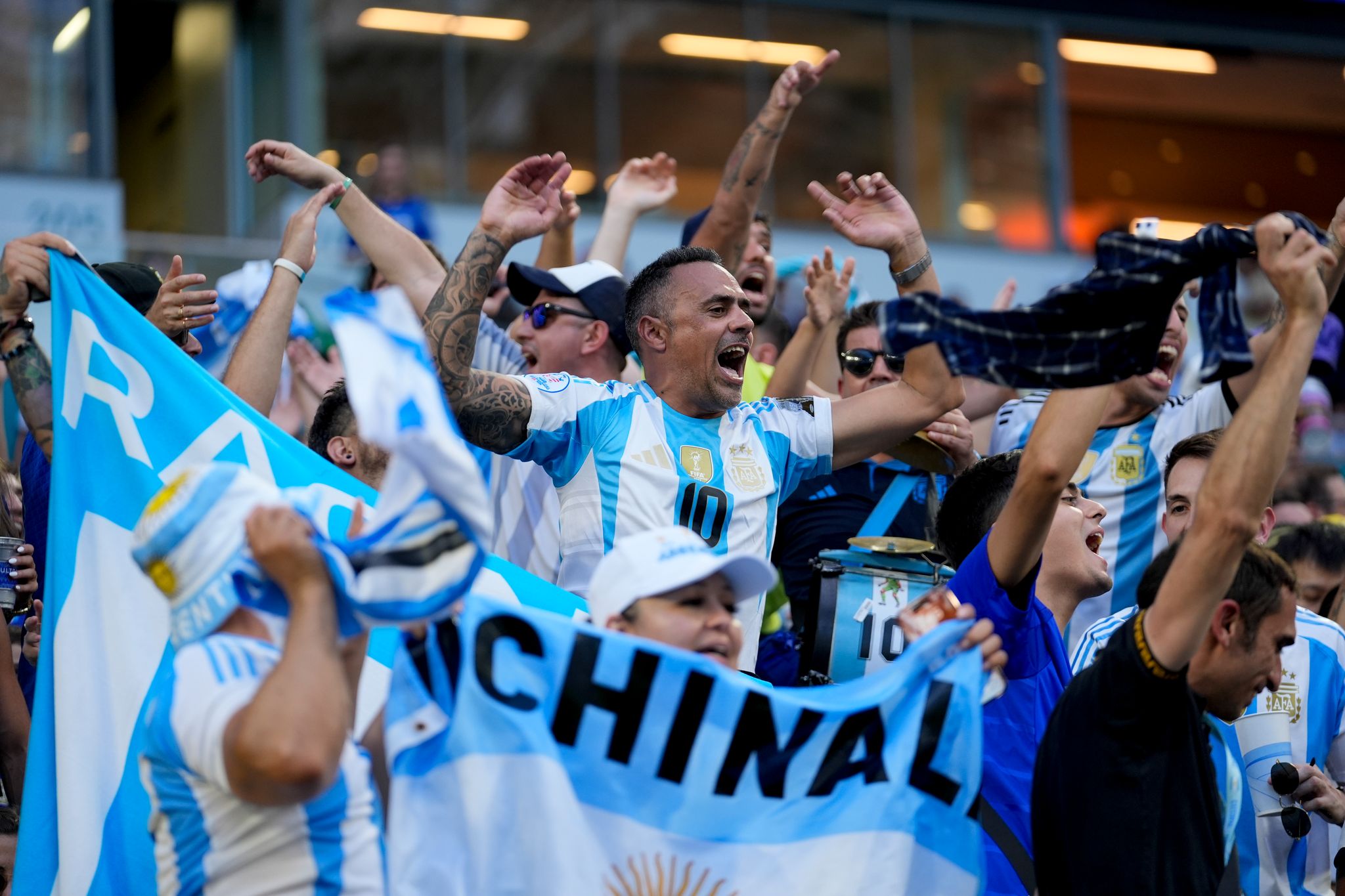 Argentinien gewinnt Copa América mit Messi, Tränen und Verzögerung