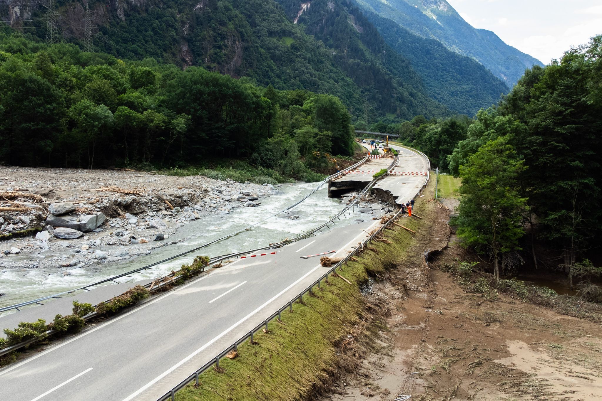 Schweizer Autobahn nach Unwetterschäden wieder befahrbar