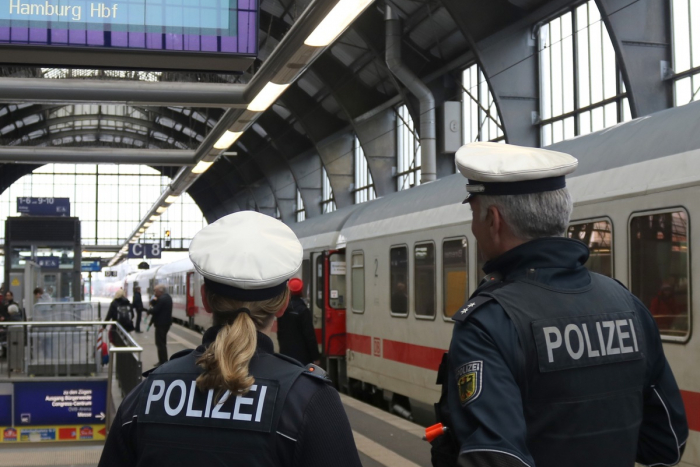 20-jähriger bedroht Schaffnerin am Bremer Hauptbahnhof