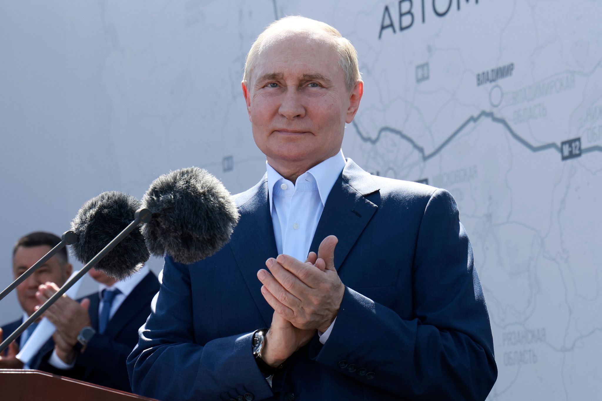 Putin eröffnet neue Autobahn von Moskau nach St. Petersburg