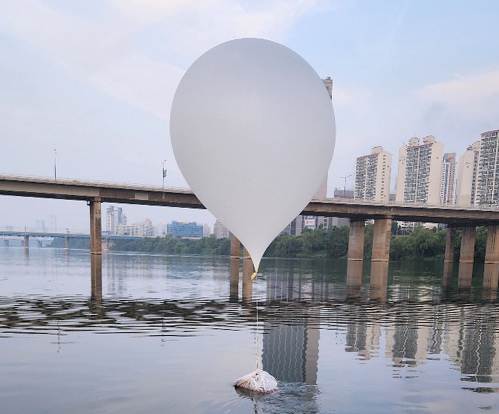 Nordkoreanischer Ballon landet auf Präsidentensitz in Seoul