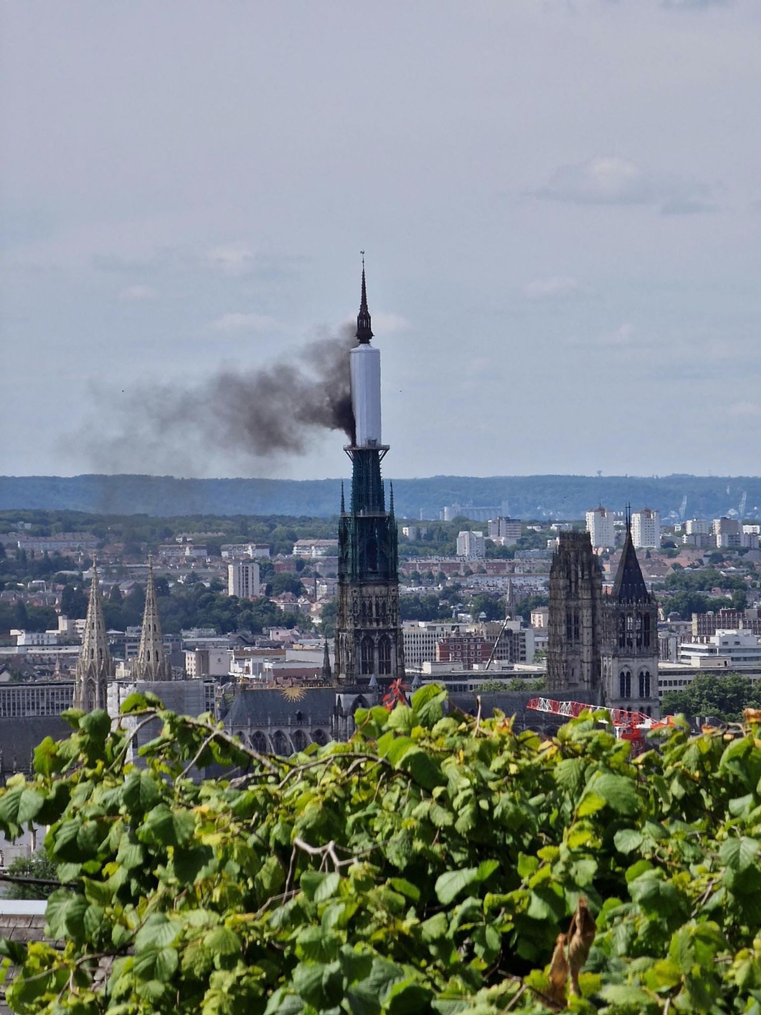 Brand im Turm der Kathedrale von Rouen