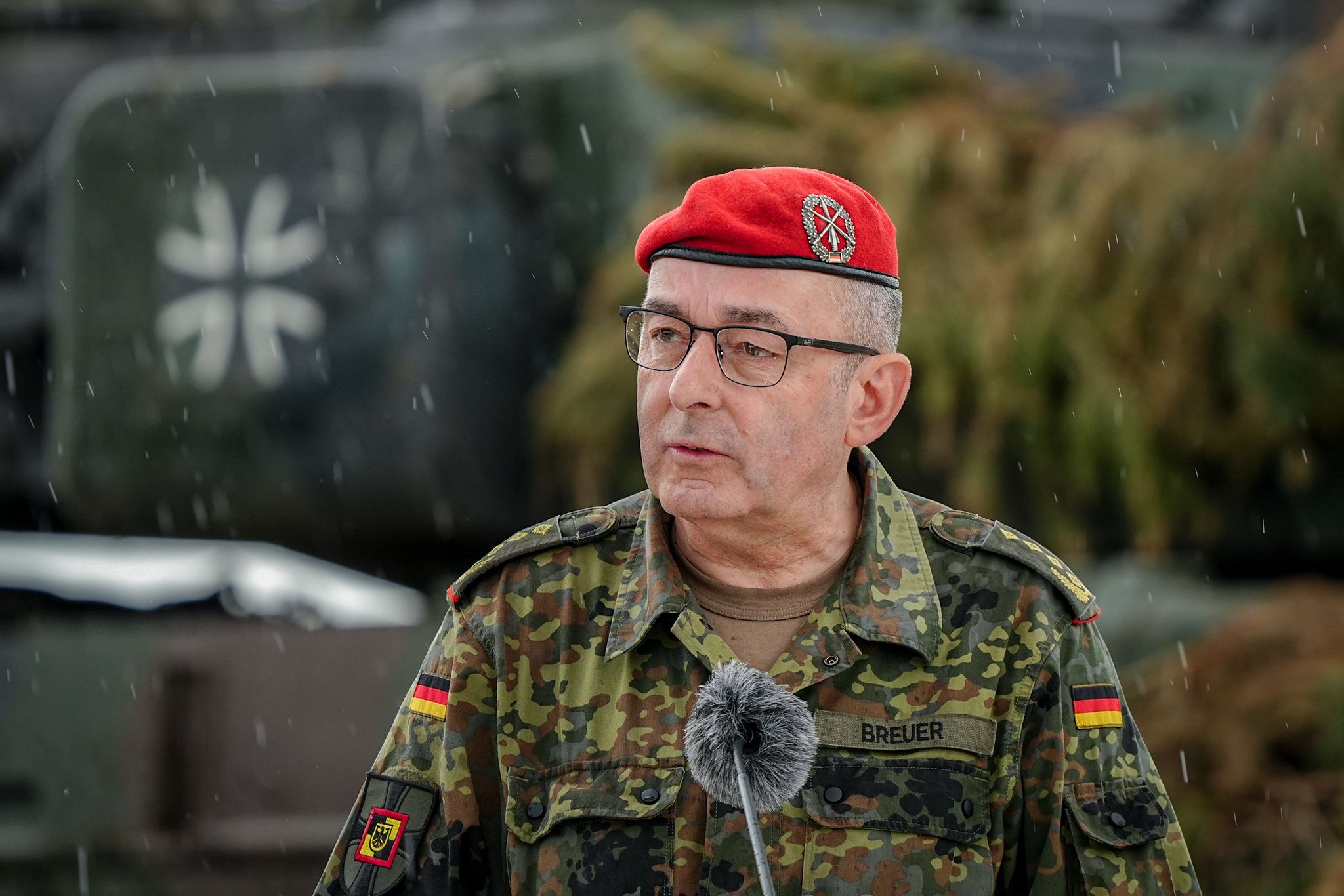 Generalinspekteur: Frauen bei Wehrpflicht einbeziehen