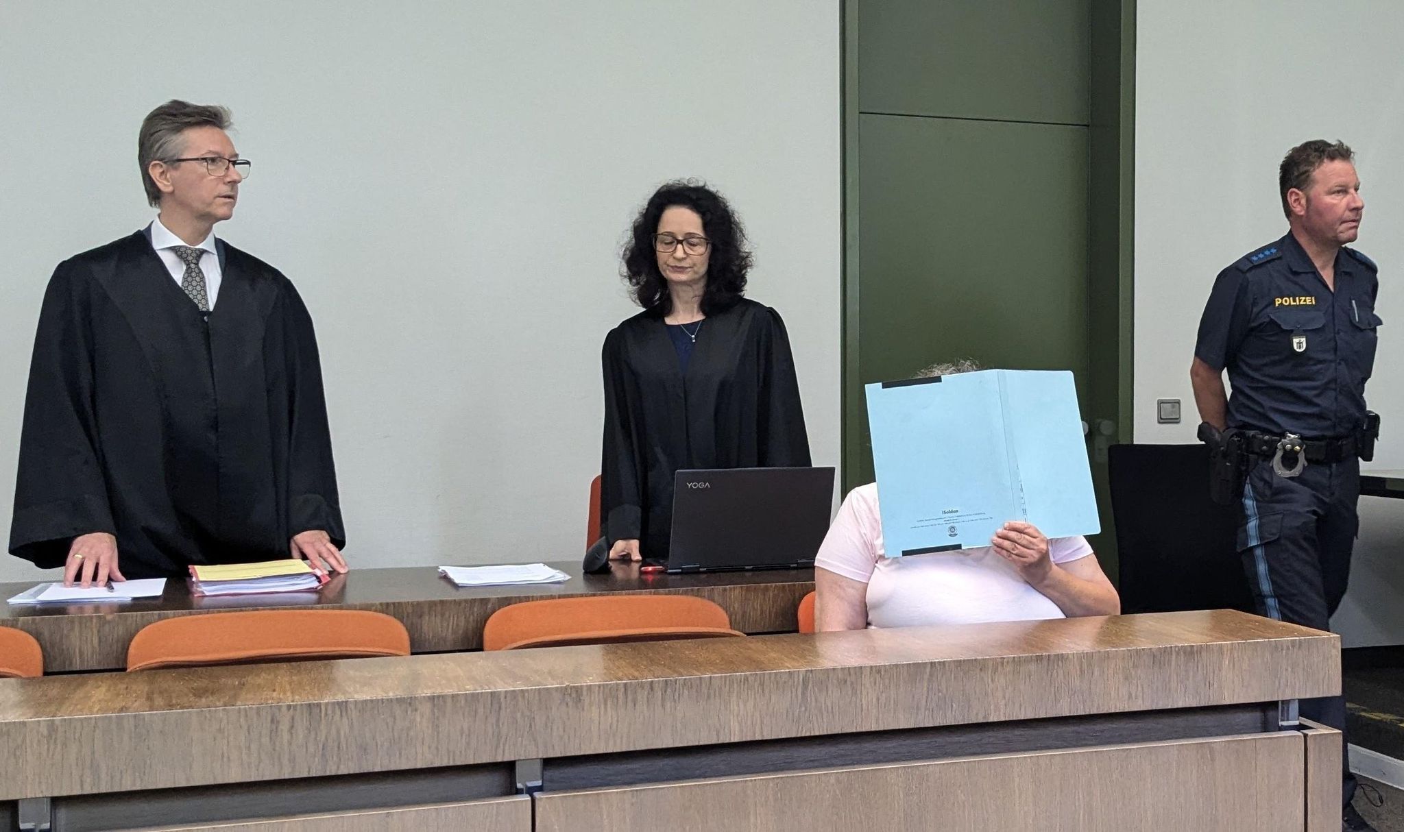 Tod nach hundert Messerstichen – Frau räumt Tötung ein