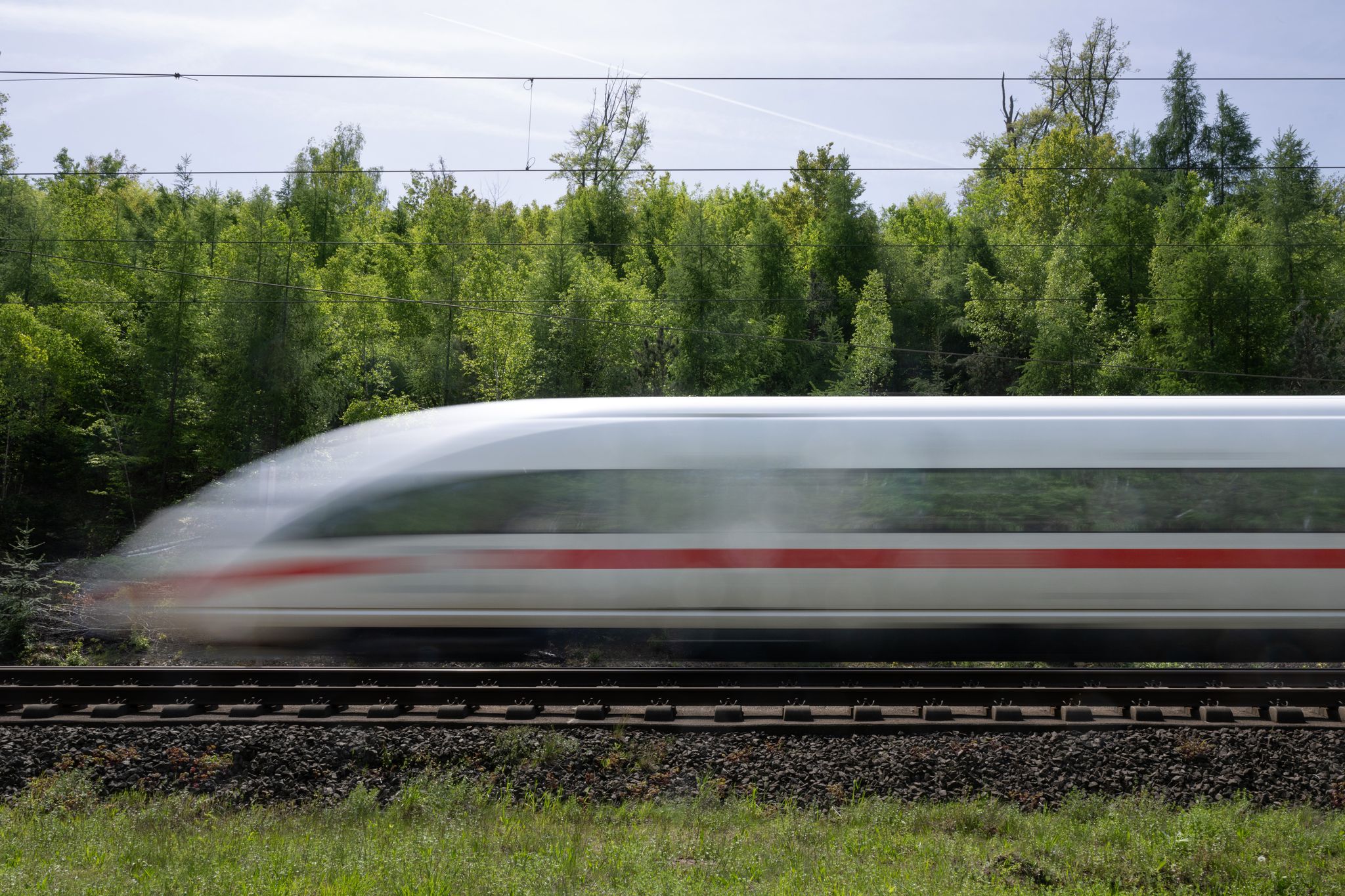 Keine Streichungen im Fernverkehr 2025 geplant, Bahn-Chef beruhigt Abgeordnete