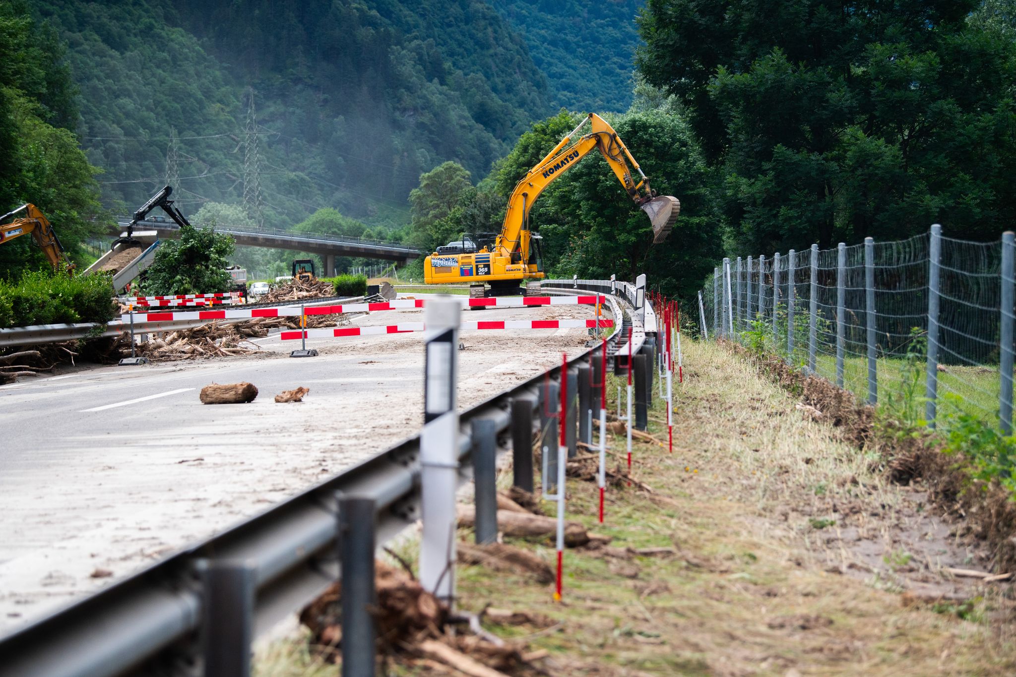 Rekordtempo: A13 in den Schweizer Alpen wird nach Unwetterschäden wieder befahrbar
