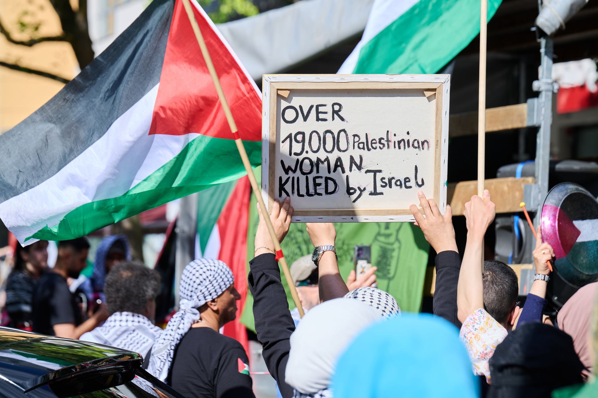 Polizei löst propalästinensische Demo auf – acht Verletzte