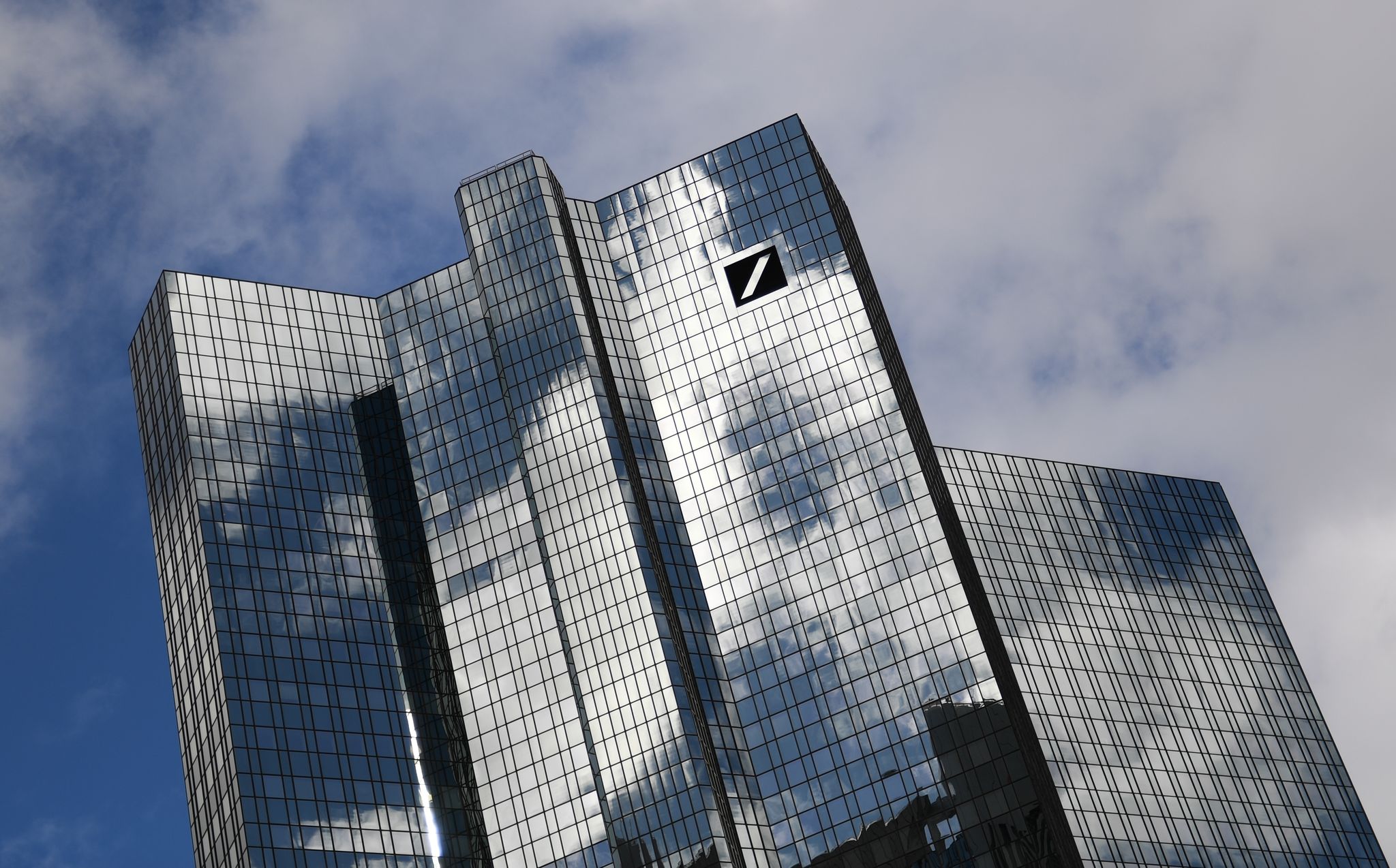 Deutsche Bank schreibt Verlust wegen Milliarden-Rückstellung