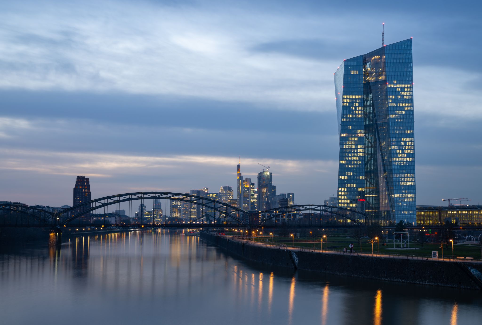 EZB hält Zinsen im Euroraum konstant