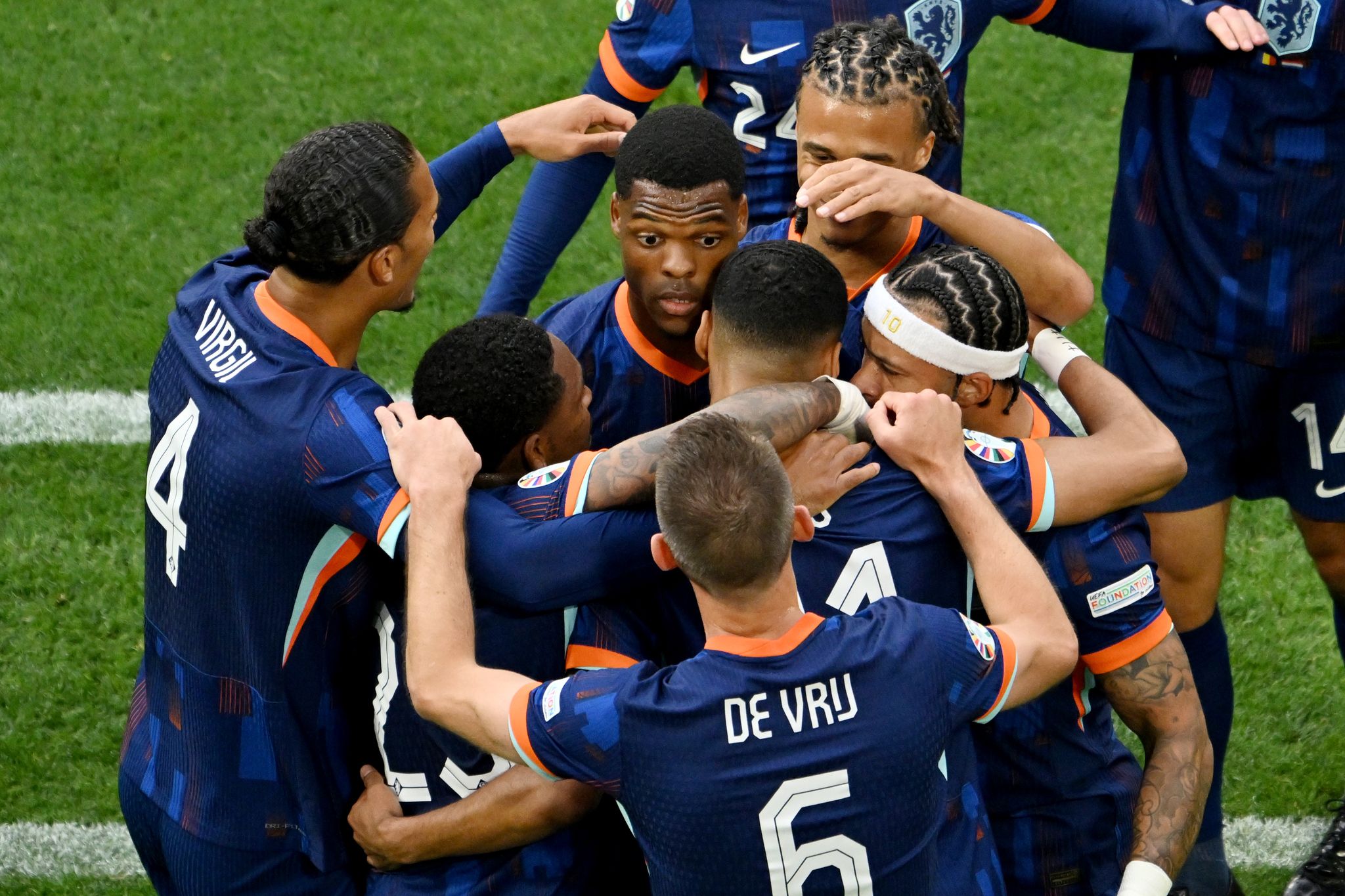 Kinderkunst und BVB-Doppelpacker: Oranje-Träume am Titel-Ort