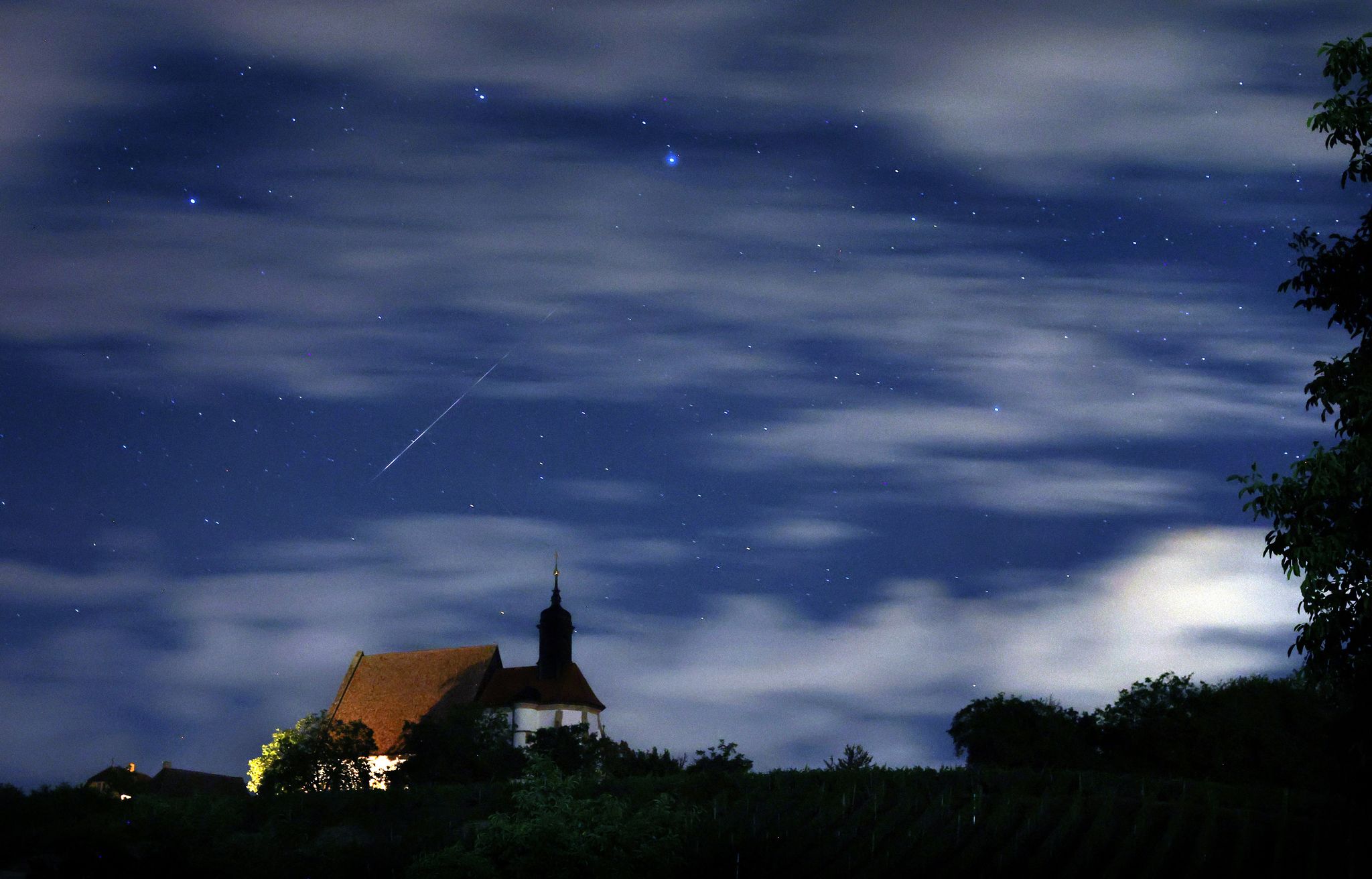 Gleich mehrere Sternschnuppenströme am Nachthimmel