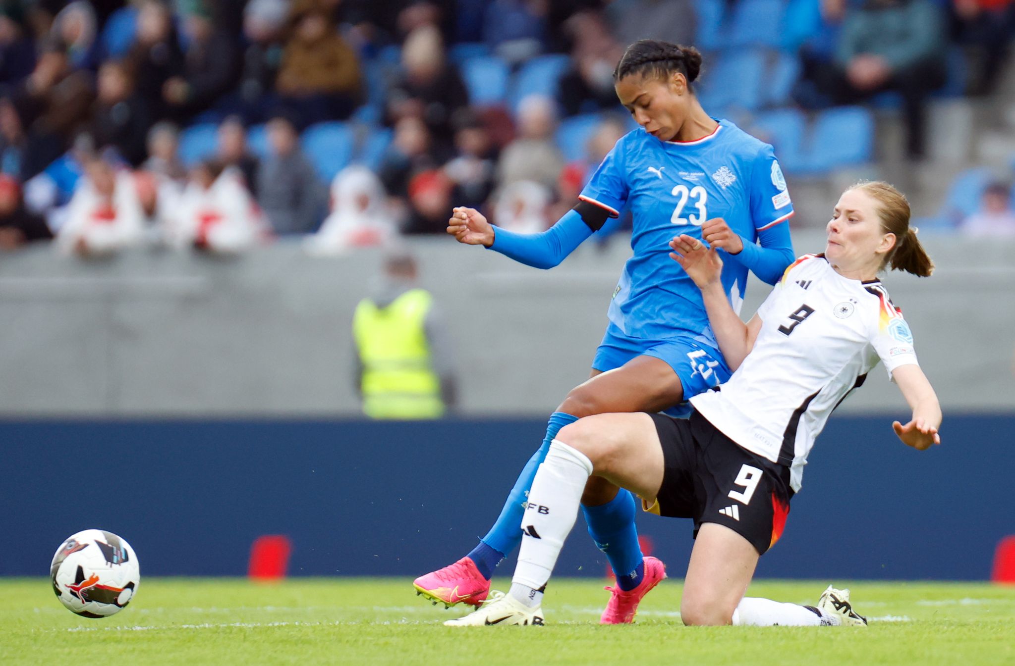 «Wachrüttler» für DFB-Frauen: Hrubesch bleibt gefasst