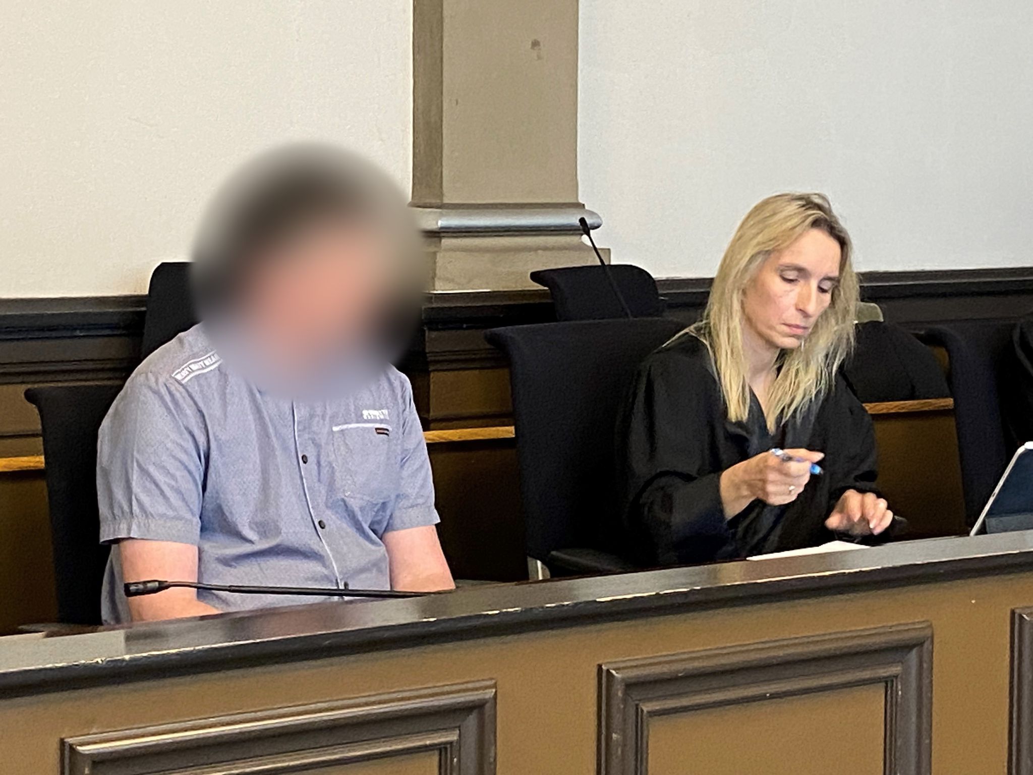 Tödliche Messerattacken: Lebenslange Haft für Serienmörder