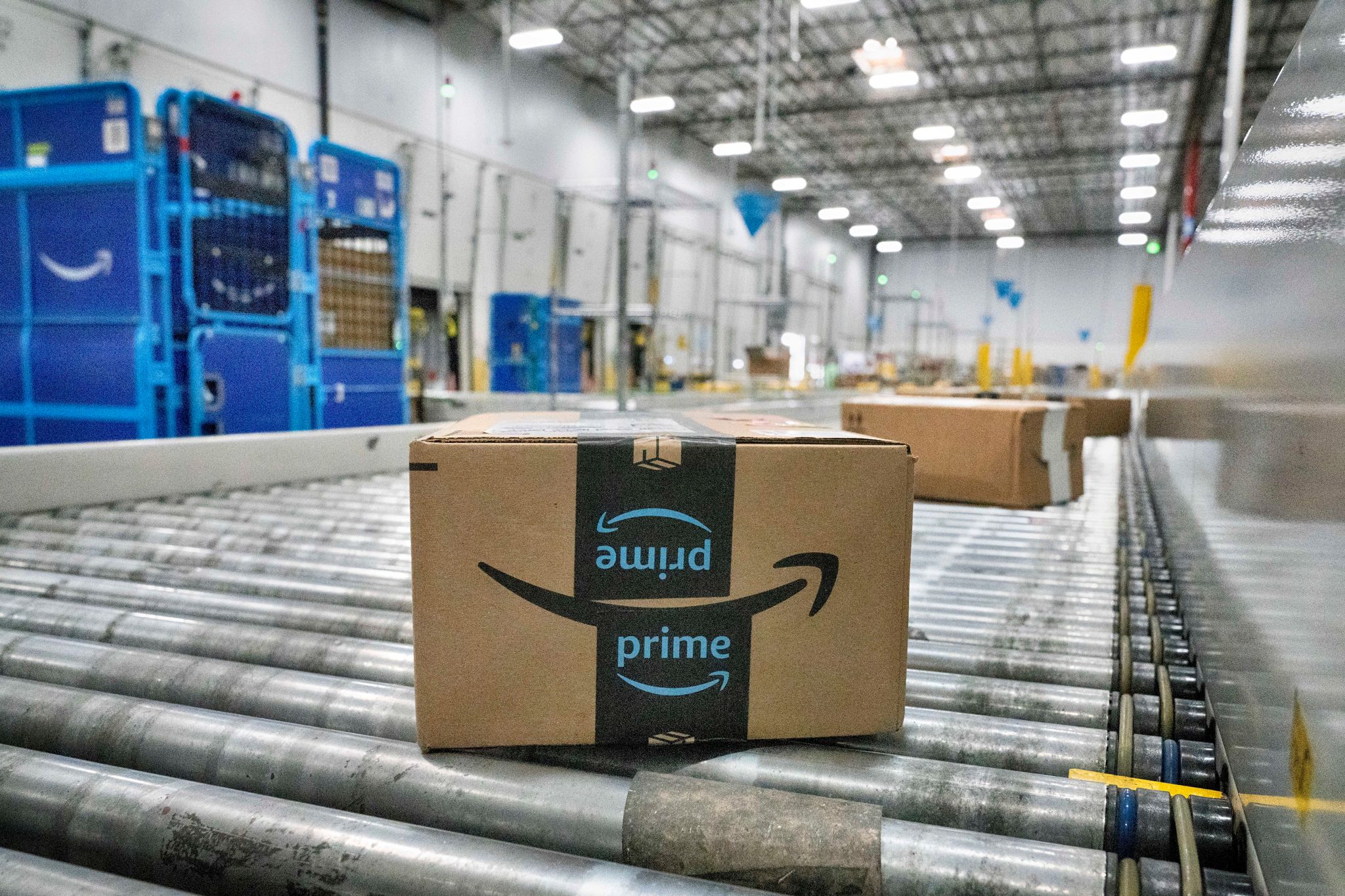 Amazon erhöht Einstiegslohn in der Logistik