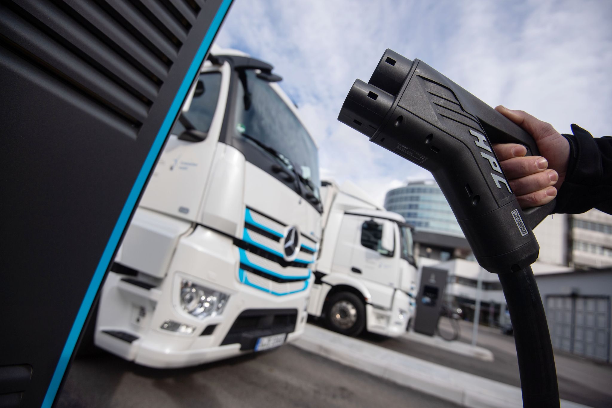 1000 Ladestandorte reichen für Großteil des Lkw-Verkehrs