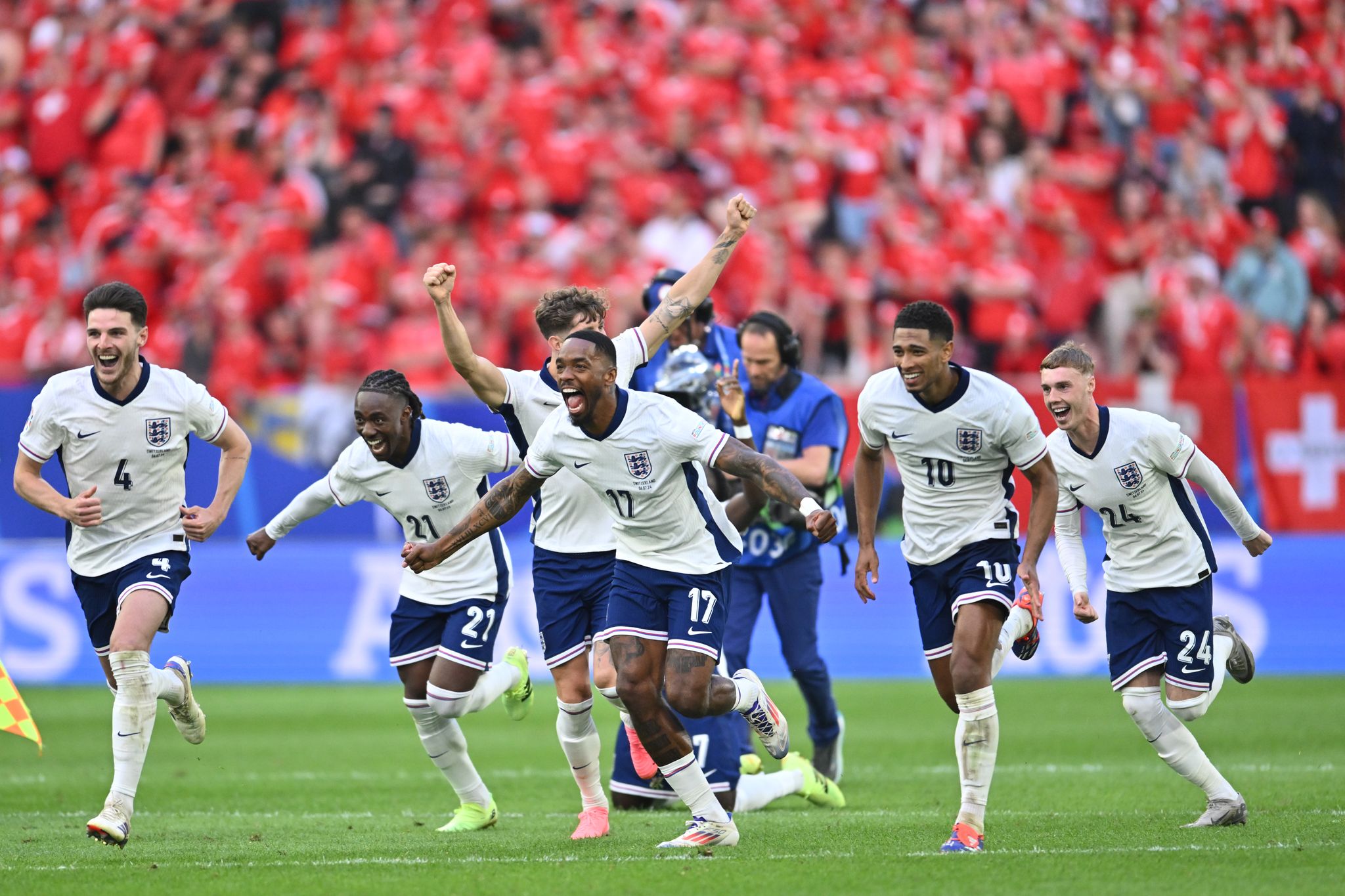 England siegt im Elfmeterschießen,doch die Eidgenossen verpassen die Überraschung.