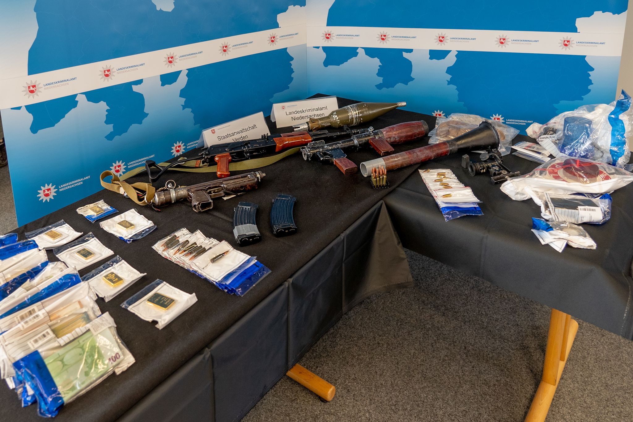 Waffen und Geld – Tausende Asservate der RAF gesichert