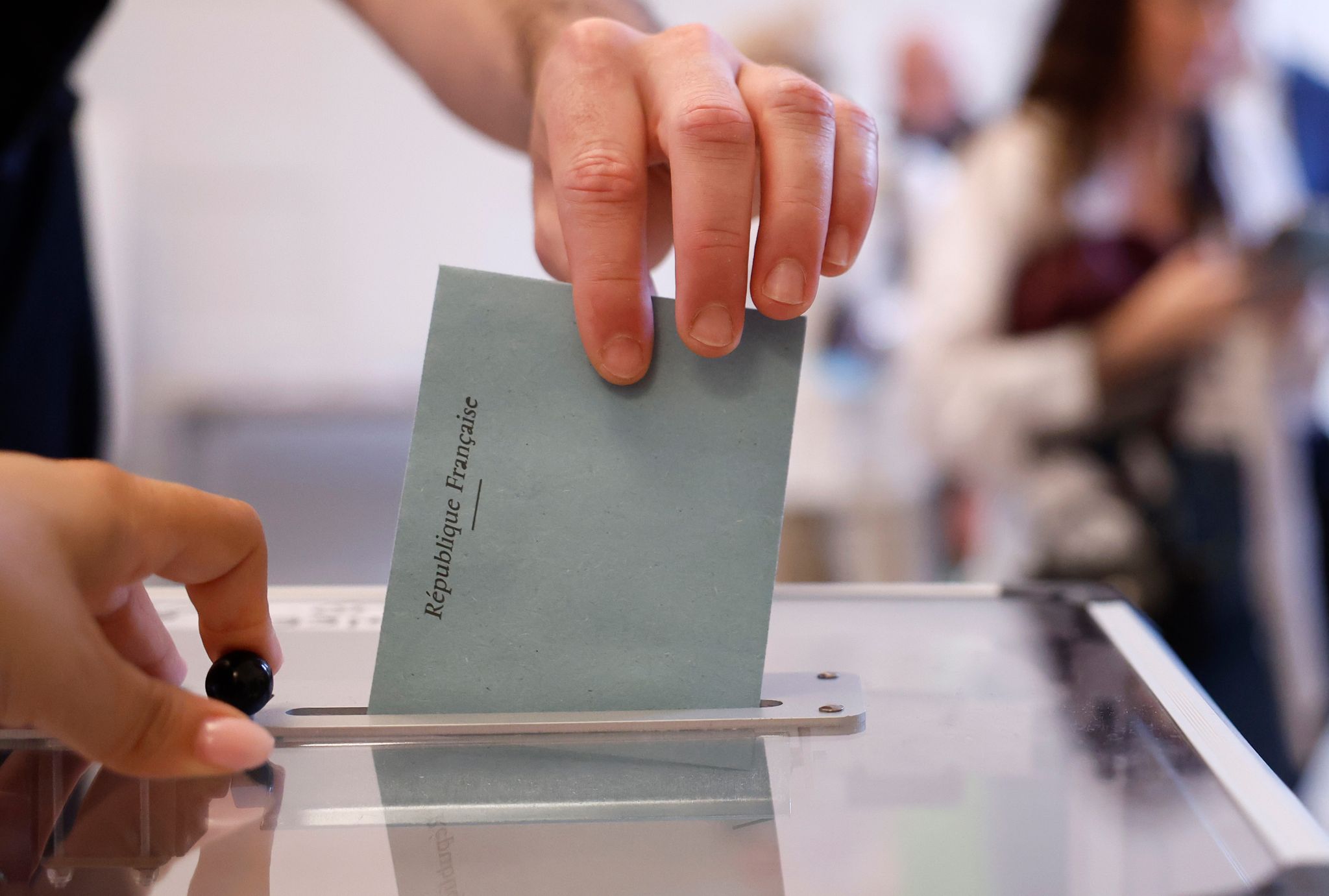 Französische Parlamentswahl: Zweite Runde startet in Übersee