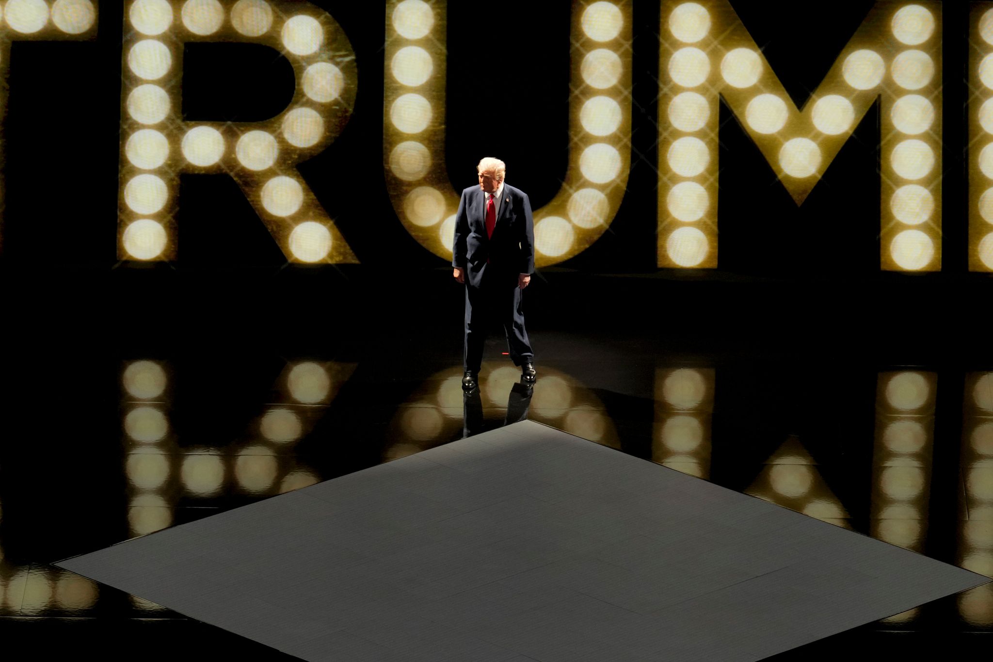 Trump auf Parteitag: Will Präsident für ganz Amerika sein