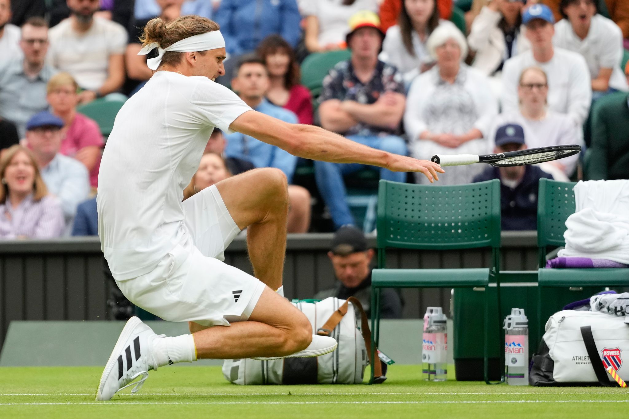 Nach Schreckmoment: Zverev im Wimbledon-Achtelfinale