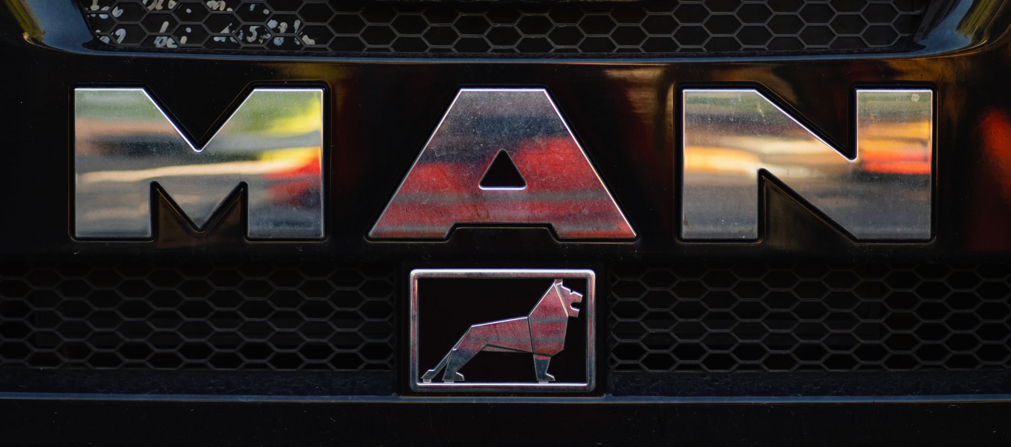 MAN und Eon bauen Ladenetzwerk für Lkw auf