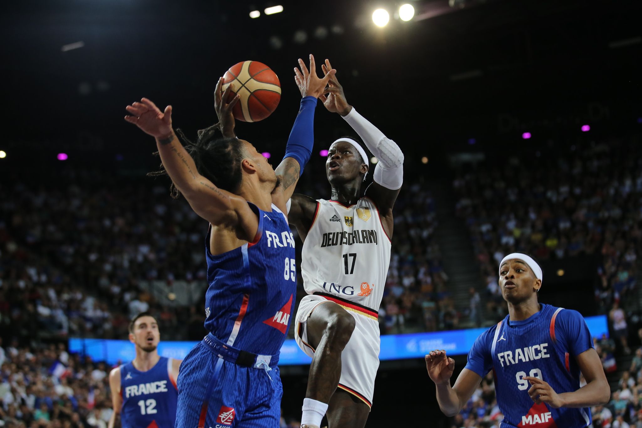 Starkes Comeback: Deutsche Basketballer besiegen Frankreich