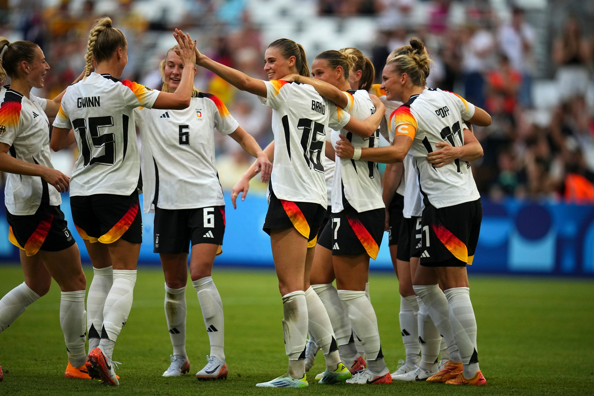 DFB-Frauen starten souverän ins olympische Turnier