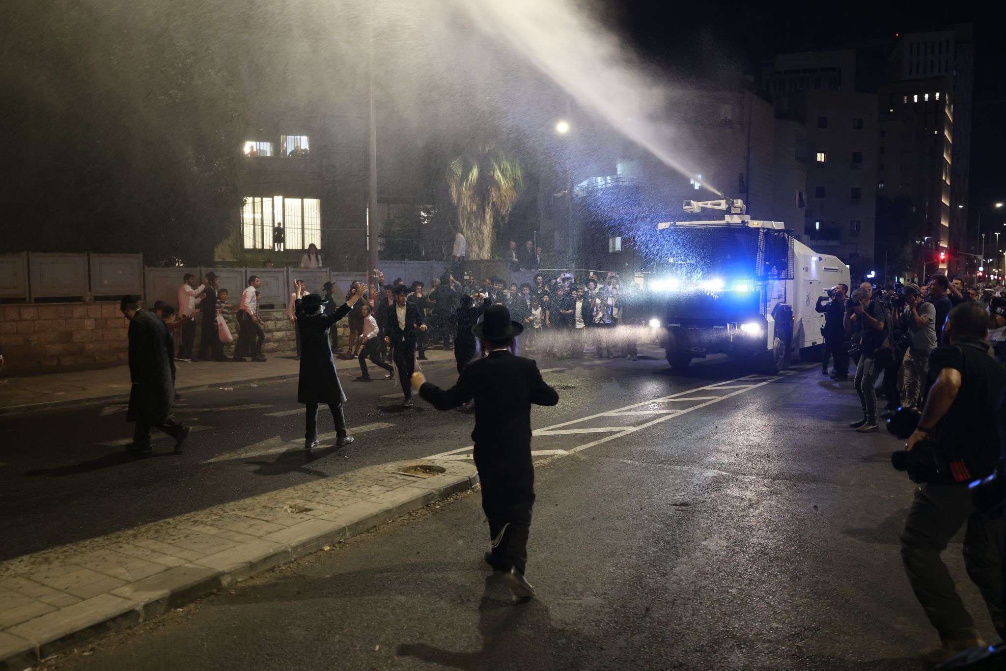 Tausende ultraorthodoxe Juden protestieren gegen Wehrpflicht