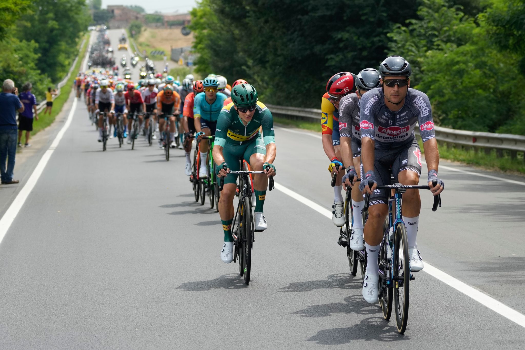 Eritreer Girmay gewinnt Tour-Etappe – Carapaz in Gelb