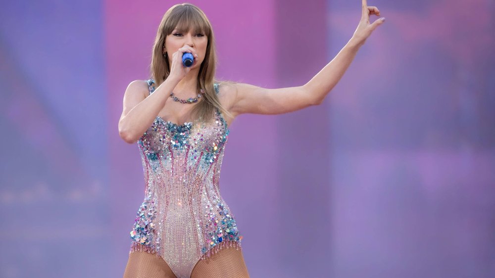 Taylor Swift in Hamburg: Promi-Aufmarsch im Volksparkstadion