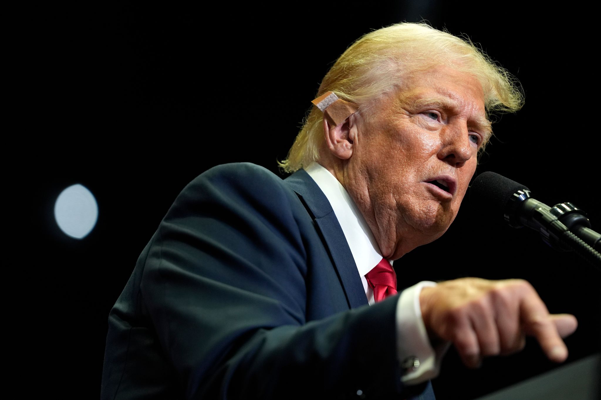 Berichte: Trump will Harris‘ Zugriff auf Spenden verhindern