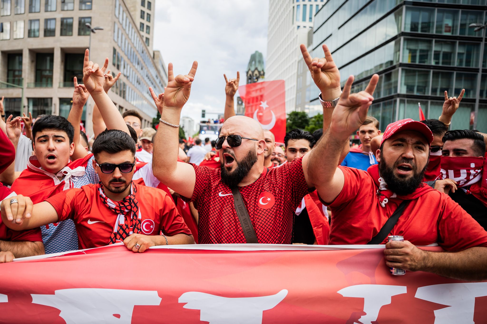 Polizei beendet Fanmarsch vor Türkei-Niederlande Spiel