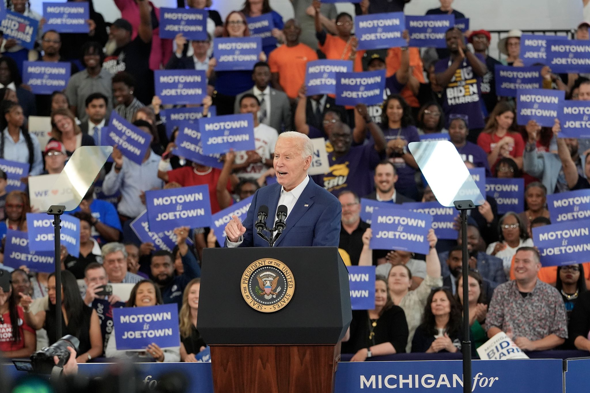Debatte um Bidens Fitness, Biden wirbt weiter um Wählerstimmen in Michigan