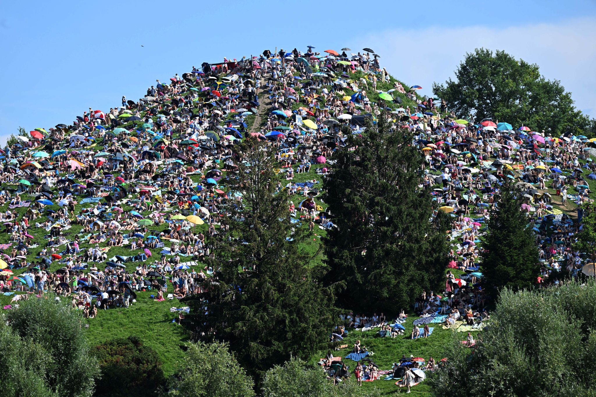 Swifties trotzen dem Wetter in München