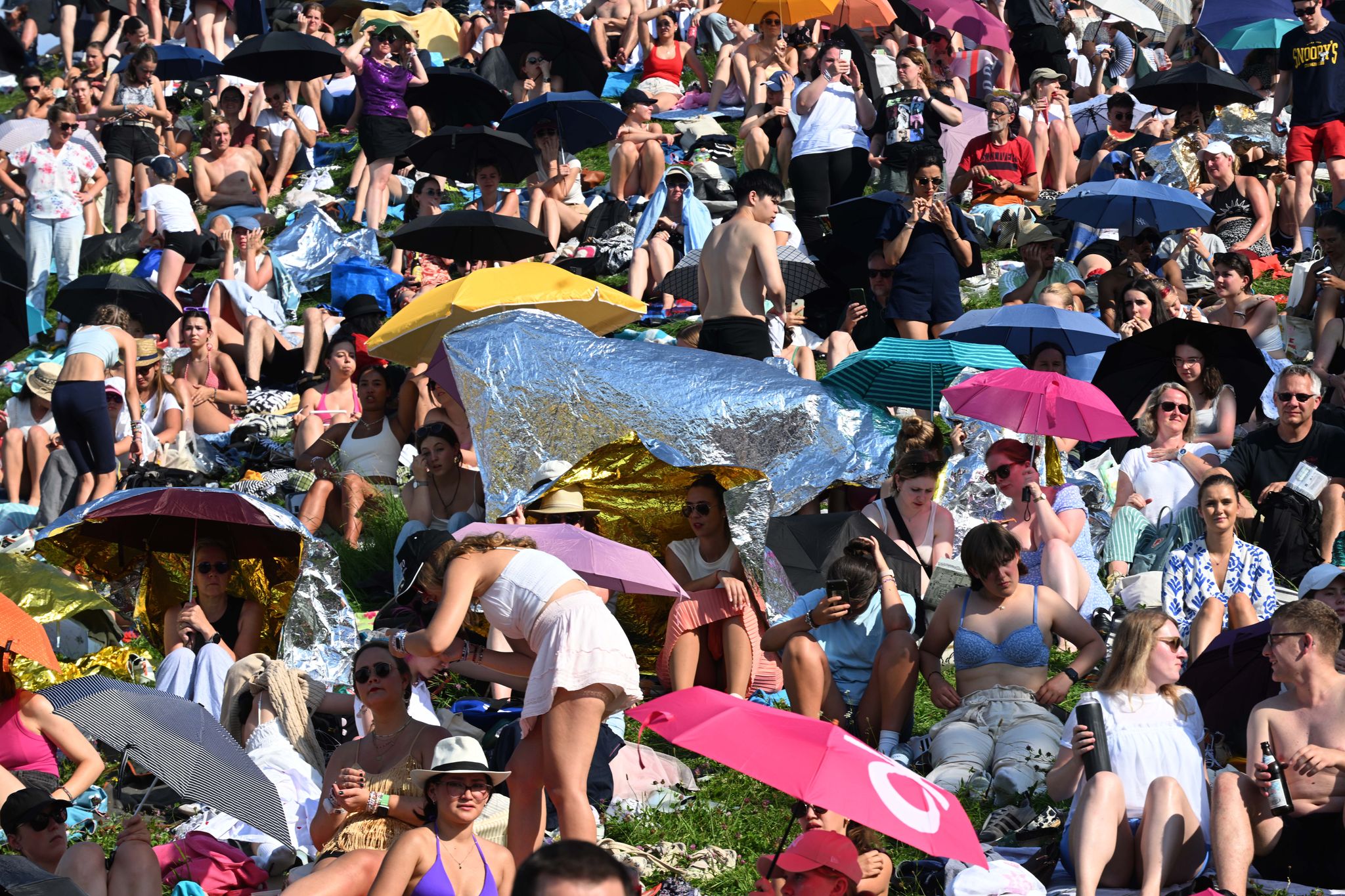 Taylor Swift-Fans warten bei Hitze auf Megastar, Wasser und Decken knapp