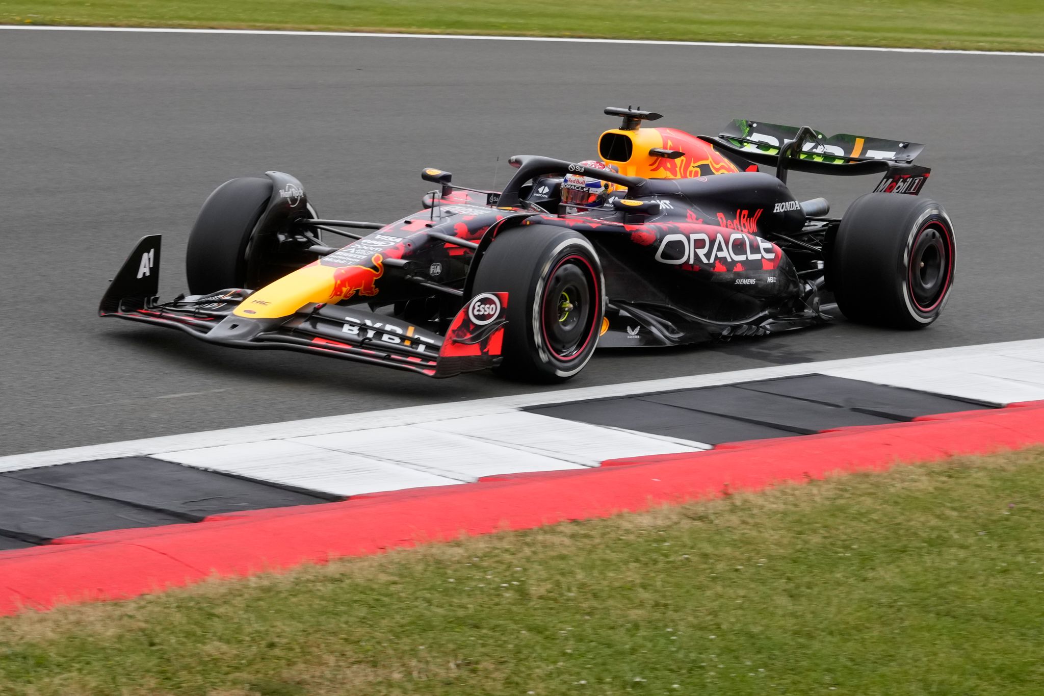 Verstappen beim Auftakttraining Vierter – Norris Schnellster
