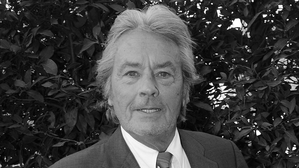 Alain Delon wird in kleinem Kreis bei seinen Hunden beigesetzt