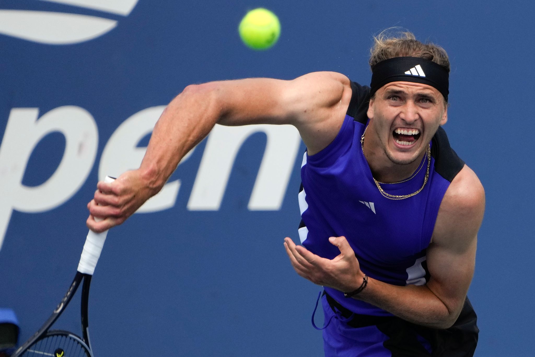 Überlebter Kraftakt: Zverev gewinnt deutsches Duell in New York