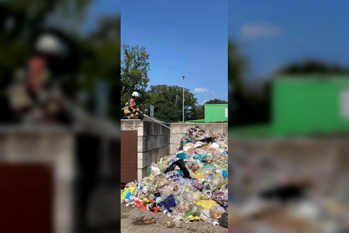 Norderstedt: Feuerwehr eskortiert Müllfahrzeug