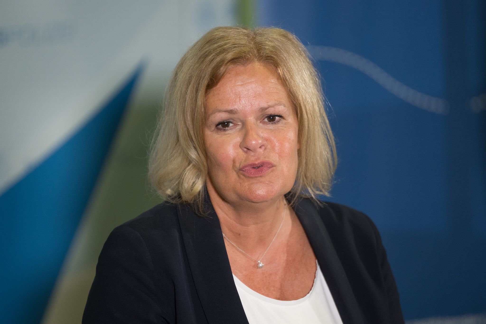 Ministerin Faeser verteidigt Entscheidung zum «Compact»-Magazin,gegen massive Kritik