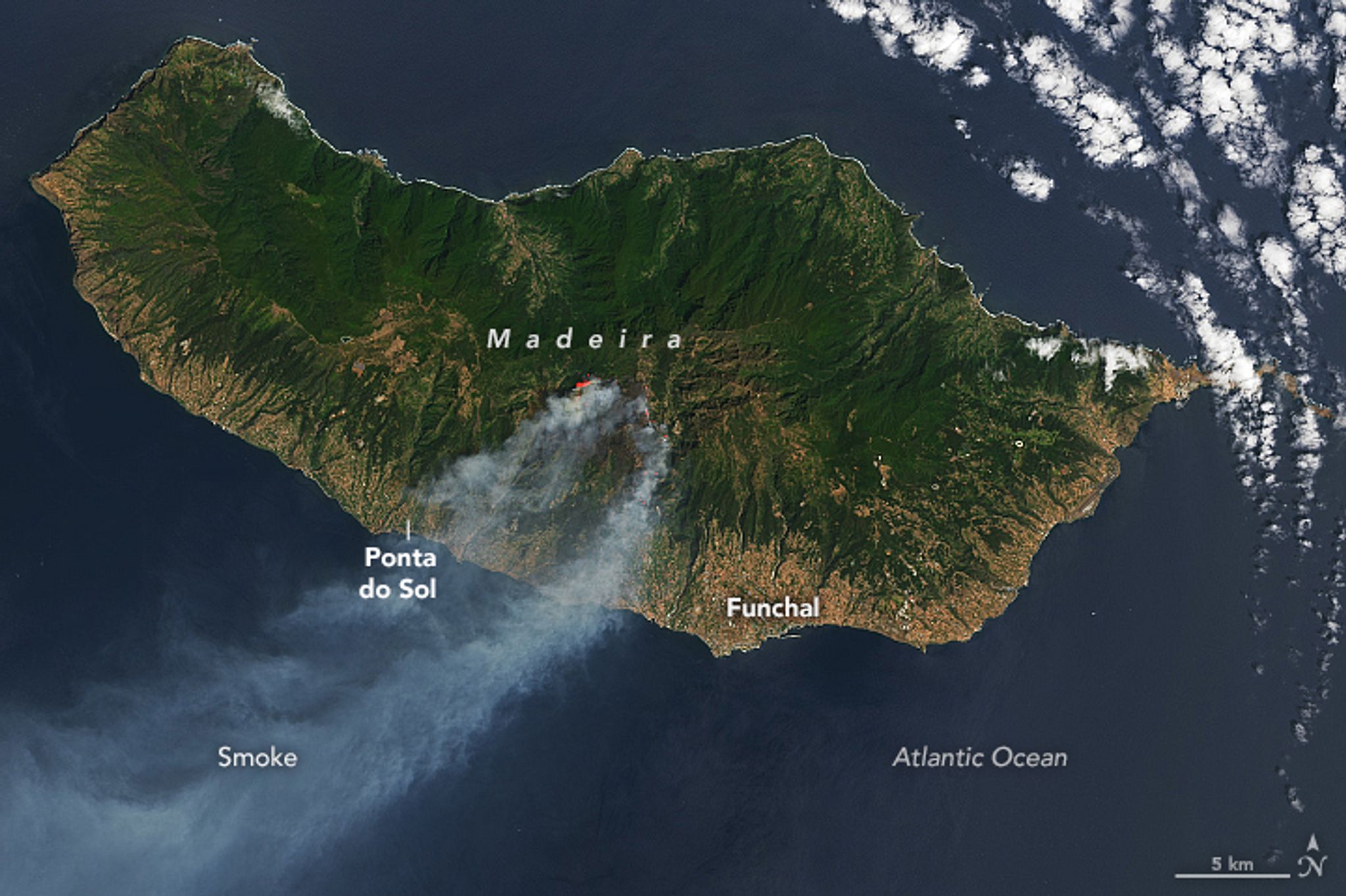 Spanische Löschflugzeuge helfen bei Waldbrand auf Madeira