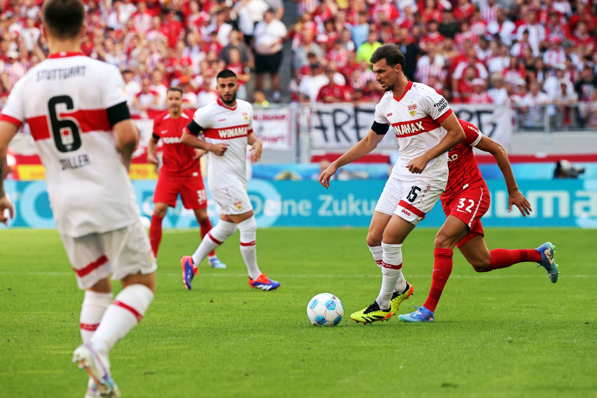 Start der Bundesliga-Saison: Vizemeister Stuttgart verliert Auftaktspiel