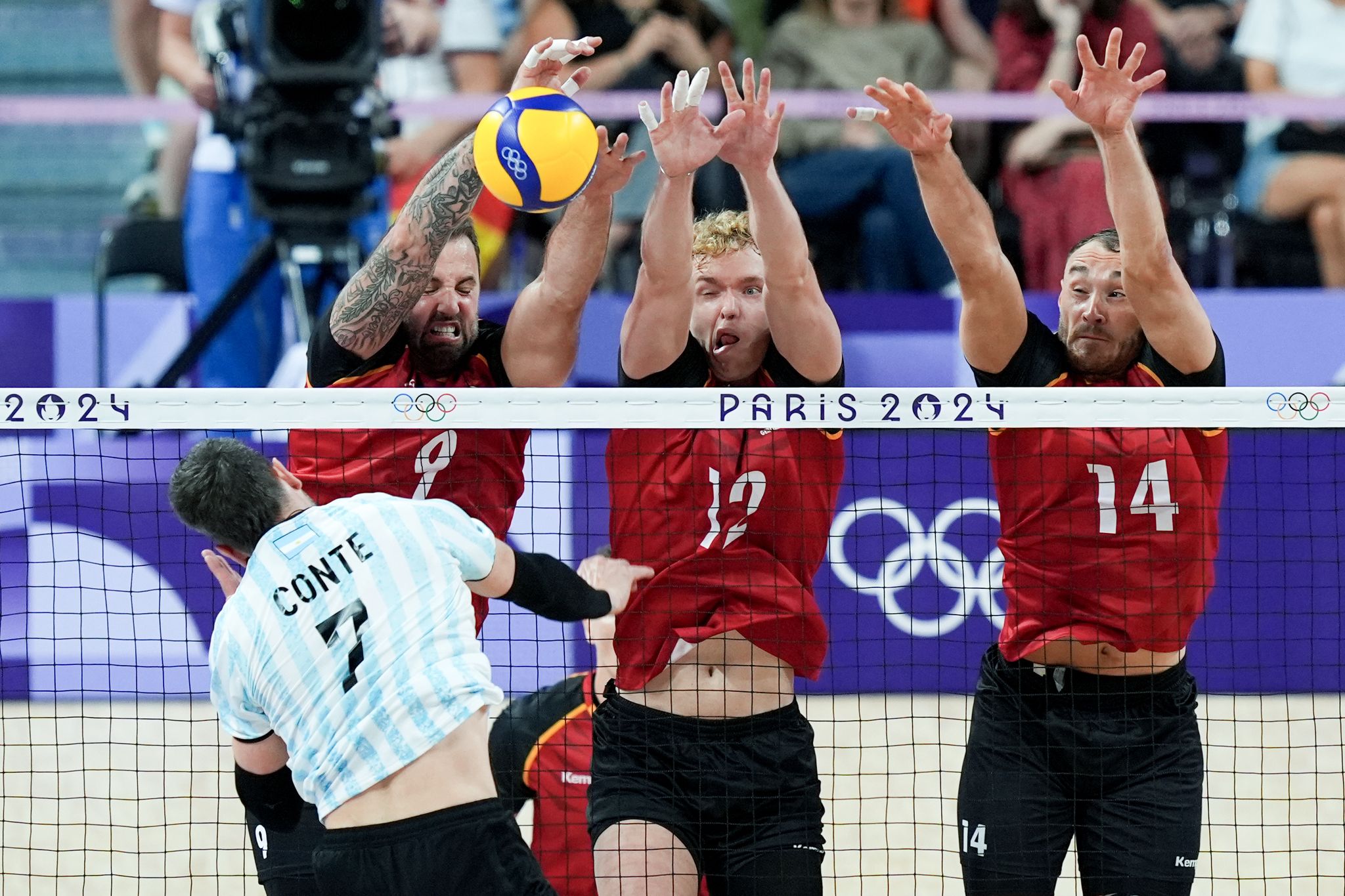 Volleyballer ziehen souverän ins Viertelfinale ein
