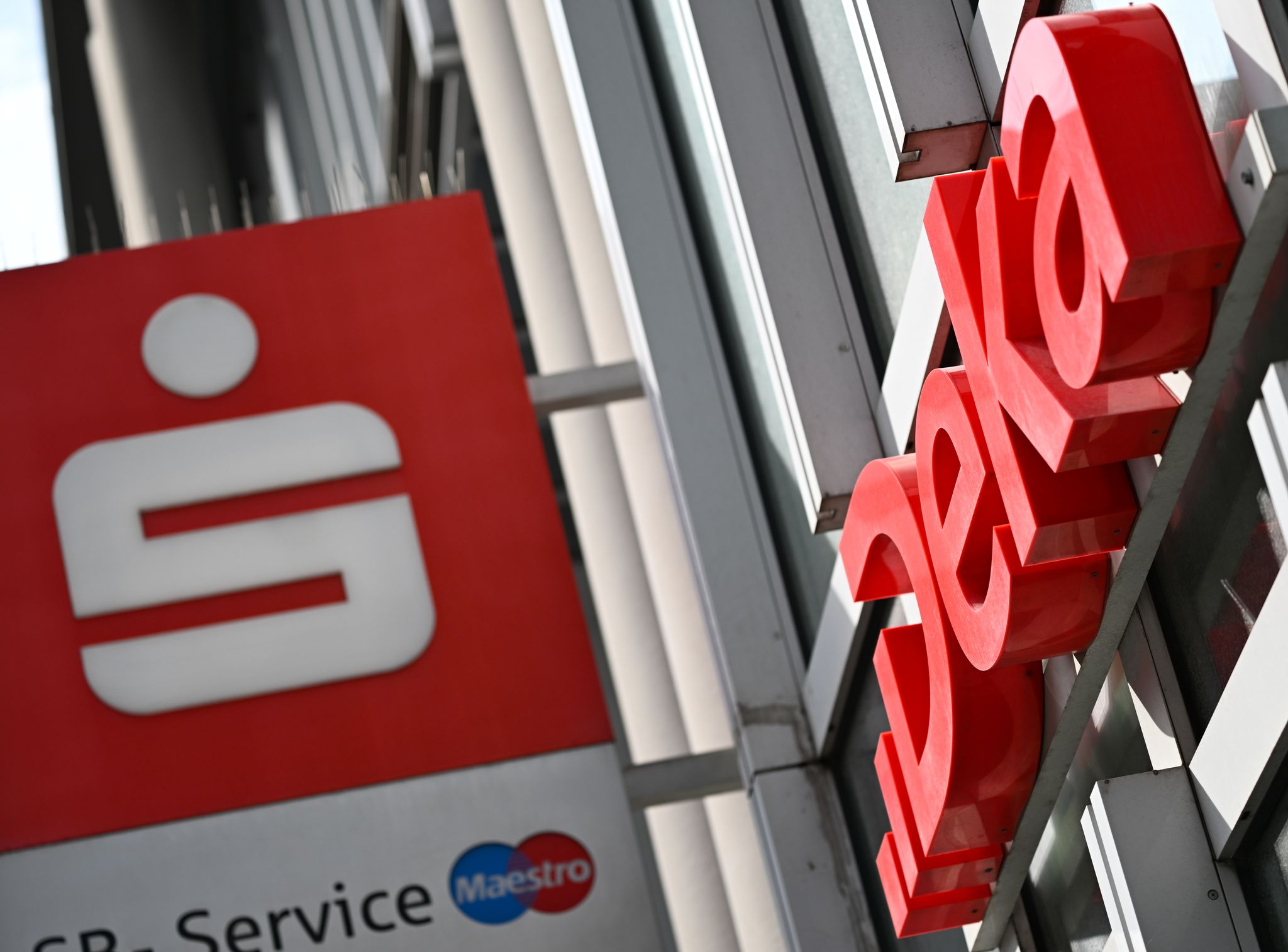 Erfolgreicher Fondsverkauf treibt DekaBank an