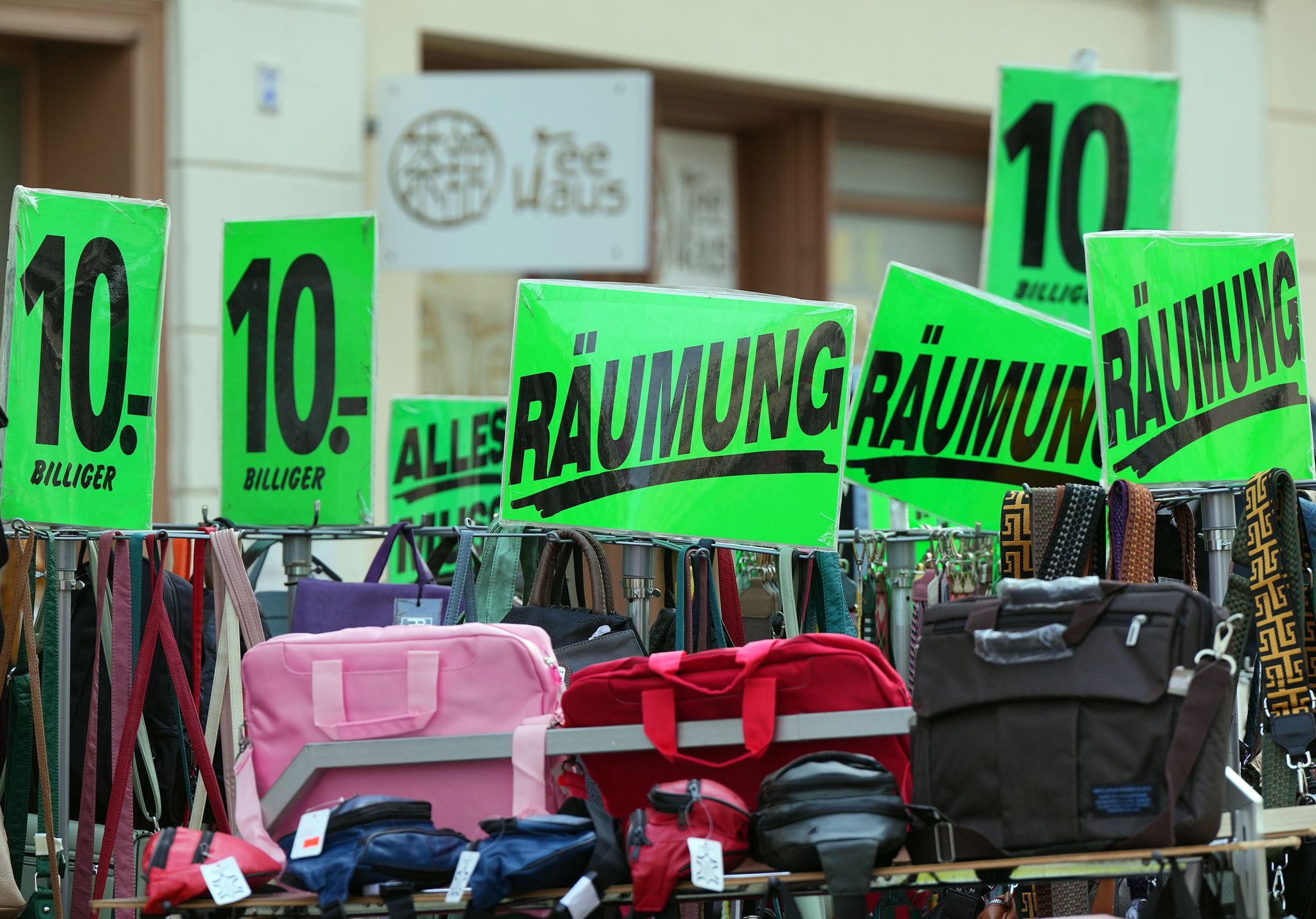 Studie: 37.000 Verkäufer fehlen bis 2027