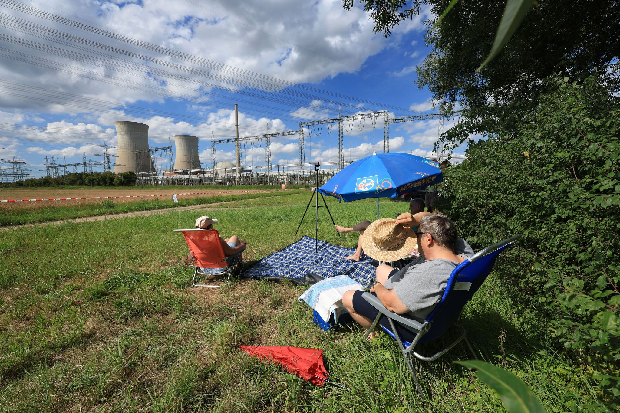 Spektakel am Main: Atomkraftwerk Grafenrheinfeld wird gesprengt