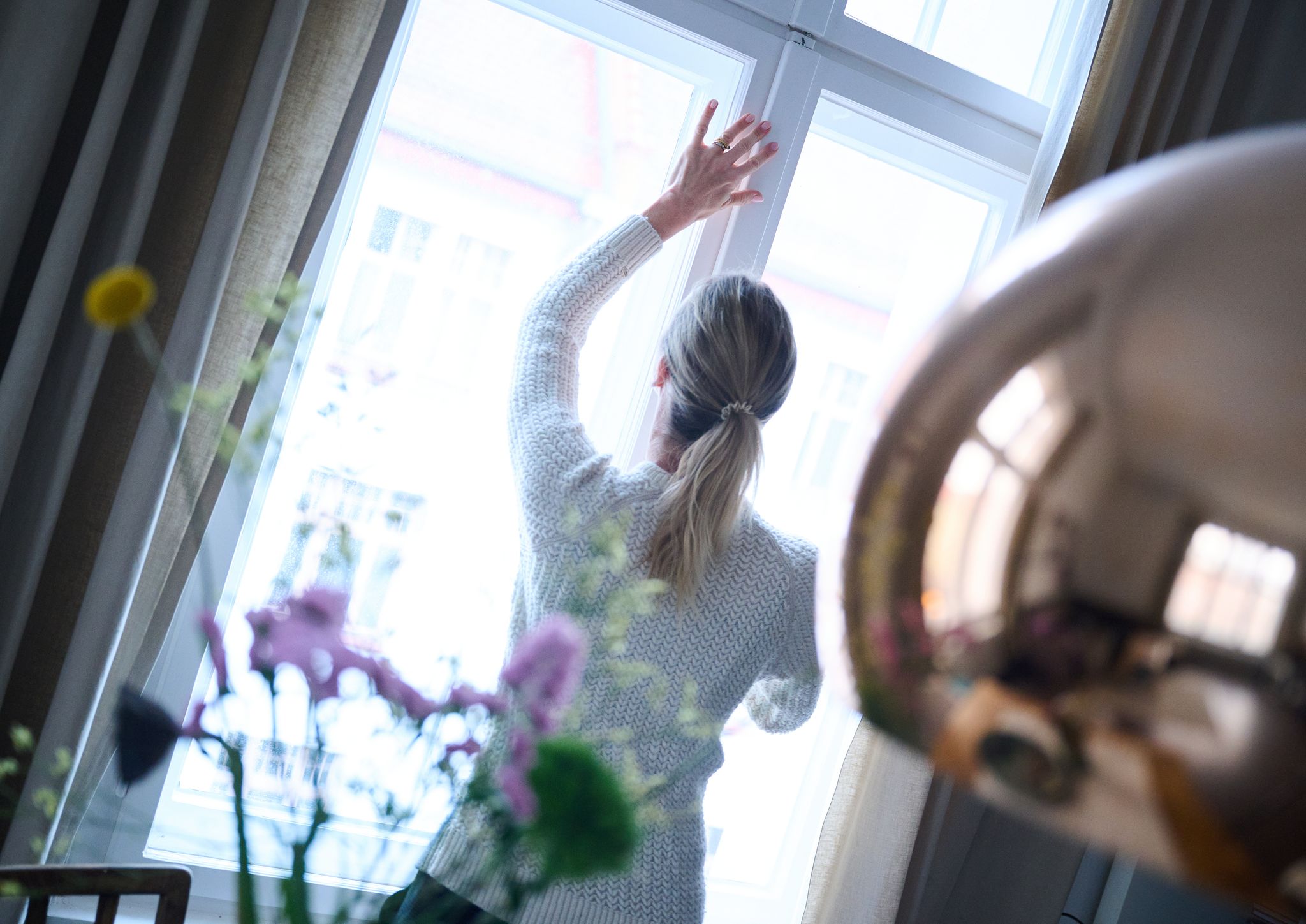 Frische Luft im Homeoffice steigert Produktivität und mindert Burnout-Gefahr