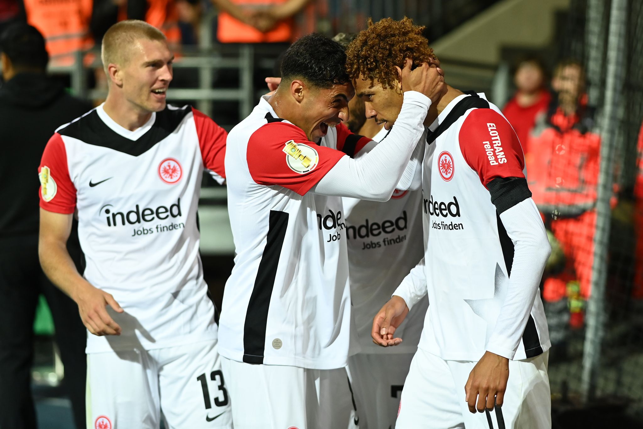 Eintracht Frankfurt erreicht mühelos zweite Runde im DFB-Pokal